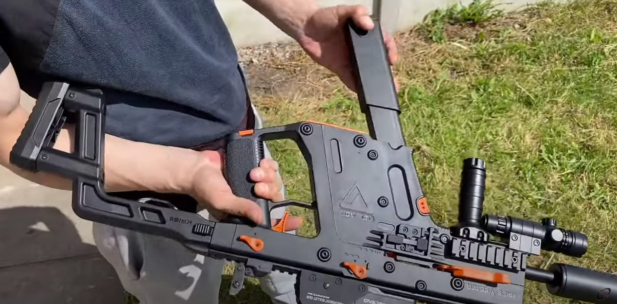 Load video: The Kriss Vector v2 GelBlaster Unboxing